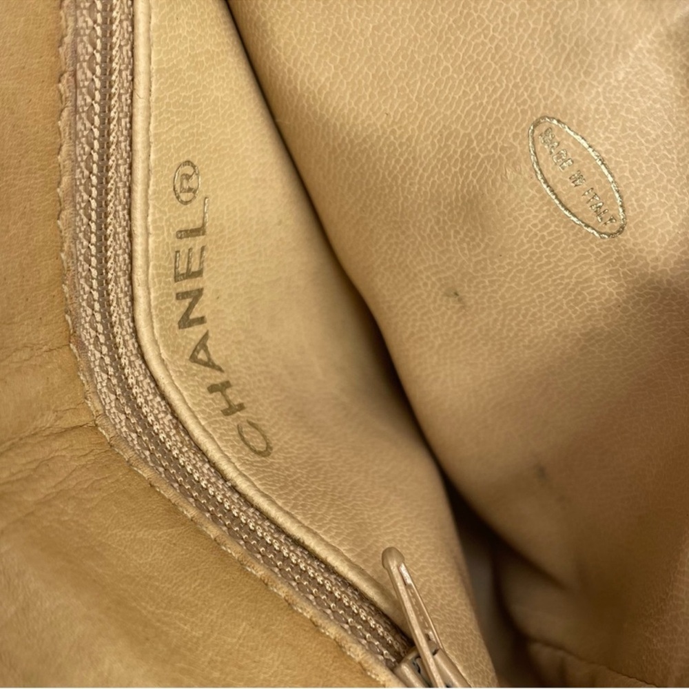 VINTAGE CHANEL CC Turn-Lock
Double Stitch Lamb Leather Waist Bag - Picture 7 of 12